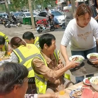 面馆宴请风波：客户经理绩效扣罚与反思案例